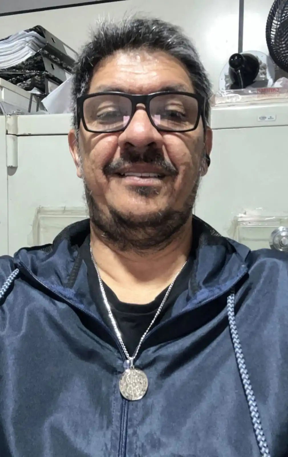 Rafael com colar de São Bento